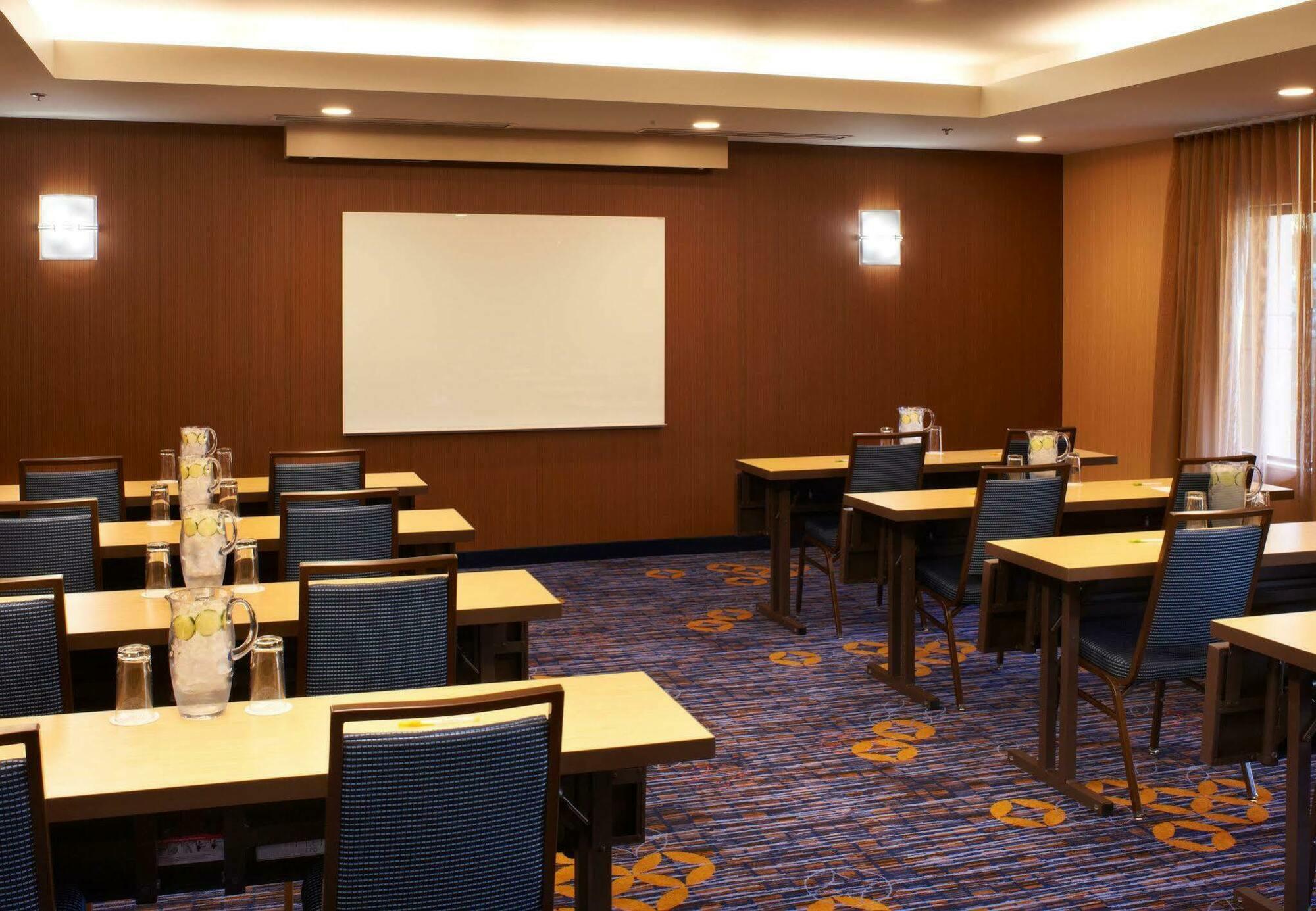 Courtyard By Marriott Cleveland Westlake Business foto
